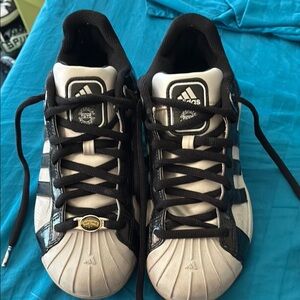 Adidas NBA San Antonio Sours shoes